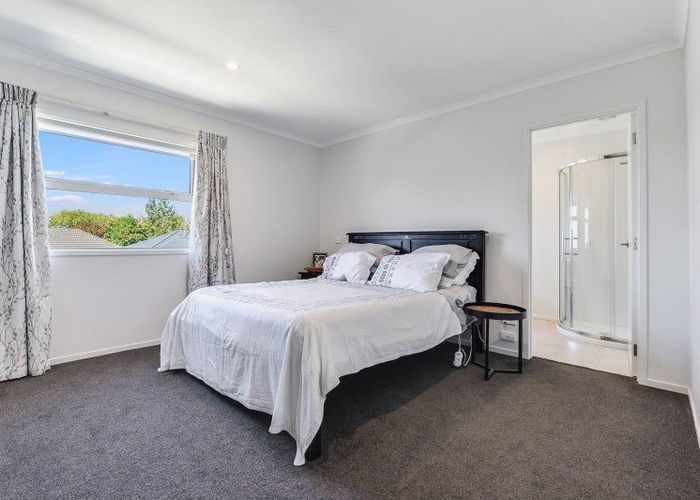  at 2/28 Garnett Avenue, Forest Lake, Hamilton, Waikato
