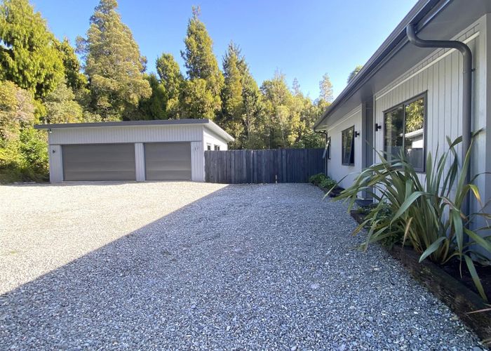  at 8 Jackson Place, Hokitika