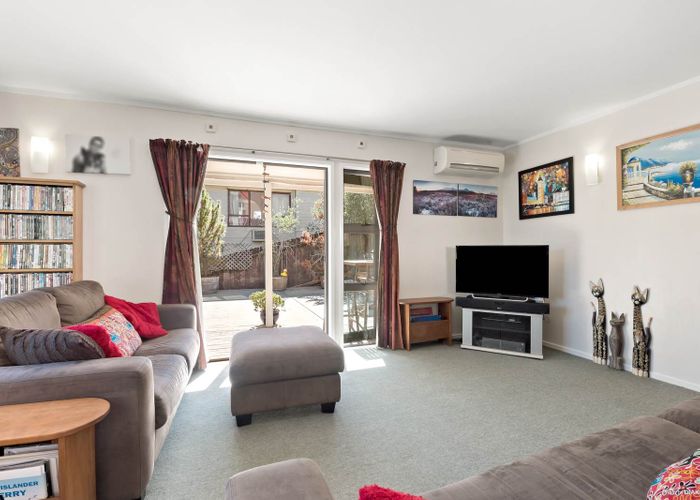  at 5 Newport Place, Forrest Hill, Auckland
