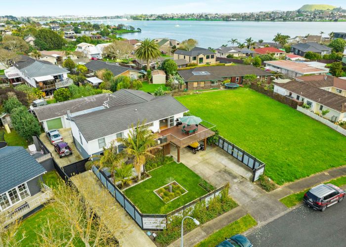  at 36 Fielding Crescent, Farm Cove, Auckland