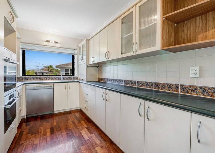  at 2/75 Carlisle Road, Torbay, North Shore City, Auckland