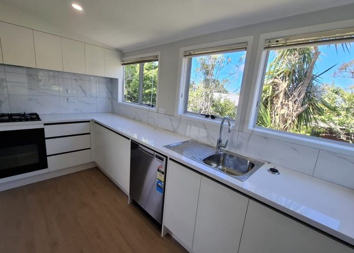  at 1/5 Tobruk Crescent, Milford, Auckland