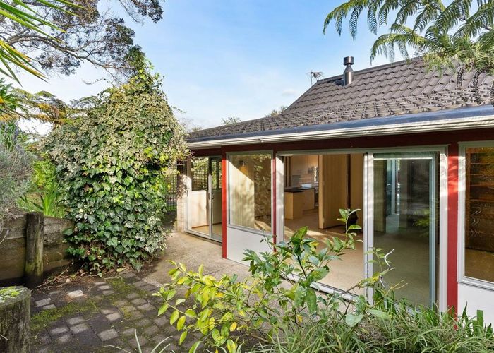  at 1/104 Sartors Avenue, Browns Bay, Auckland