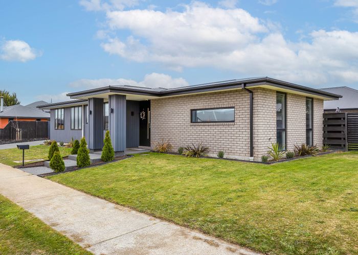 Recently sold 15 Solander Place, Whitby, Porirua homes.co.nz