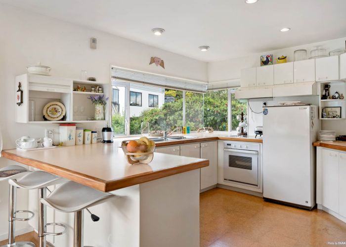 at 2/8 Strabo Place, Windsor Park, Auckland