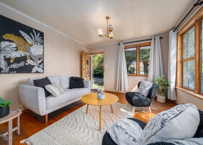  at 6 Young Grove, Stokes Valley, Lower Hutt, Wellington