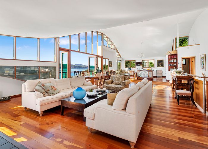  at 423 Karaka Bay Road, Karaka Bays, Wellington