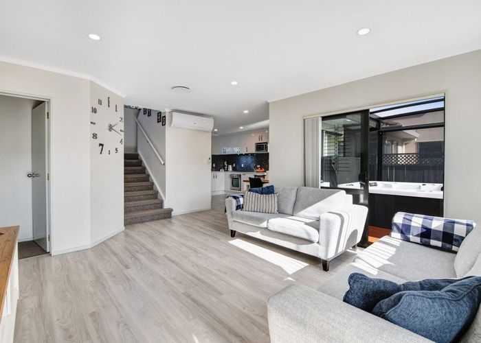  at 1/27 Roanoke Way, Albany, North Shore City, Auckland