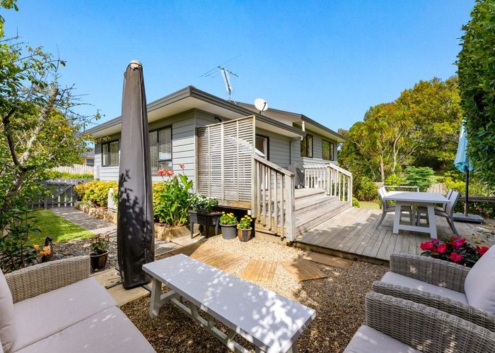  at 2/13 Heather Place, Sunnynook, Auckland