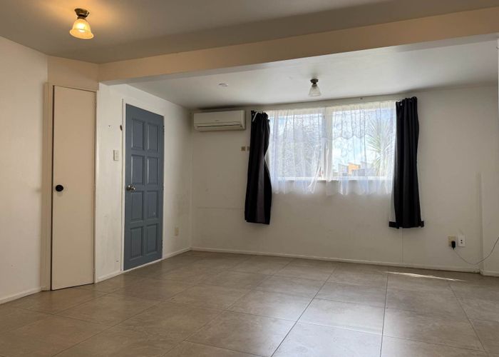  at 17A Hewlett Road, Massey, Waitakere City, Auckland