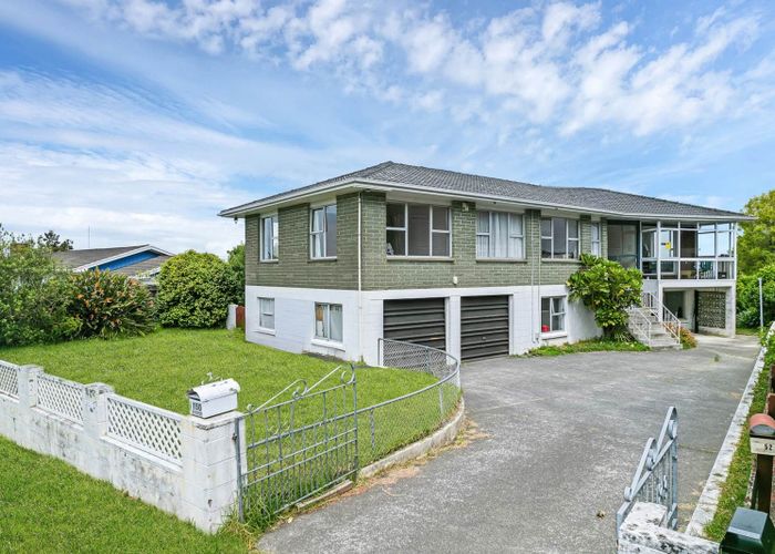  at 150 Mokoia Road, Chatswood, Auckland