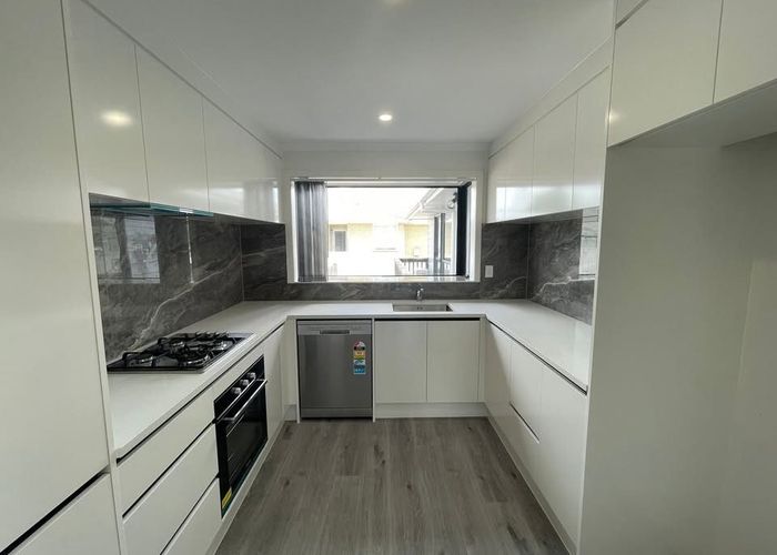  at 2/35A Somerset Road, Mount Roskill, Auckland City, Auckland