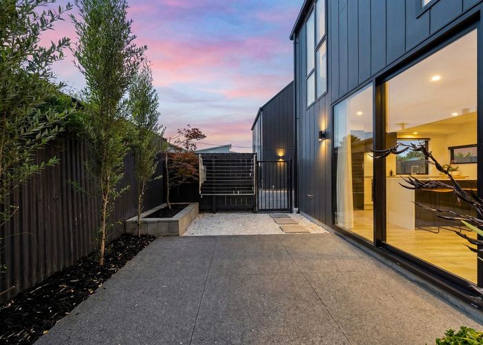  at 2/42 Dickens Street, Addington, Christchurch City, Canterbury