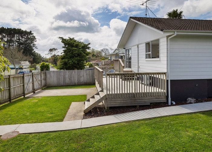  at 42 Claverdon Drive, Massey, Waitakere City, Auckland