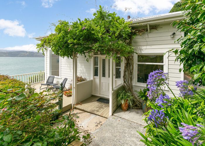  at 427 Karaka Bay Road, Karaka Bays, Wellington, Wellington