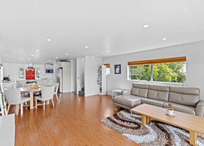 at 10E Holland Avenue, Point England, Auckland