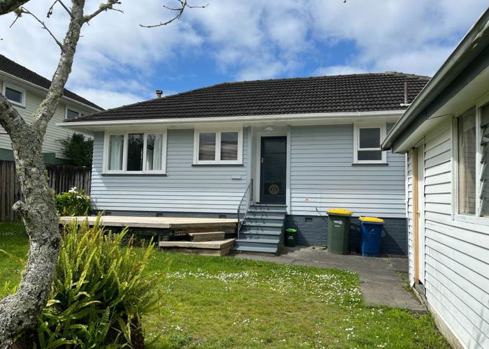  at 32 Kaikoura Street, Henderson, Waitakere City, Auckland