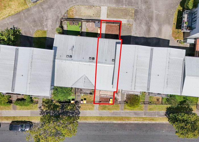  at 2/3 John Jennings Drive, Oteha, Auckland