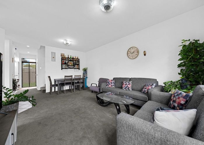  at 17/2 Armoy Drive, East Tamaki, Manukau City, Auckland