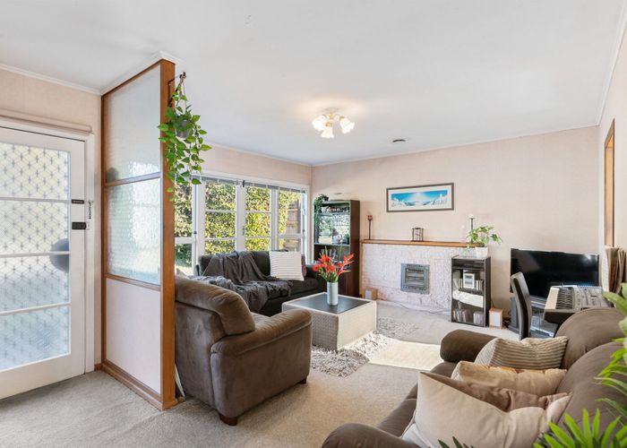  at 6 Madison Place, Forrest Hill, North Shore City, Auckland
