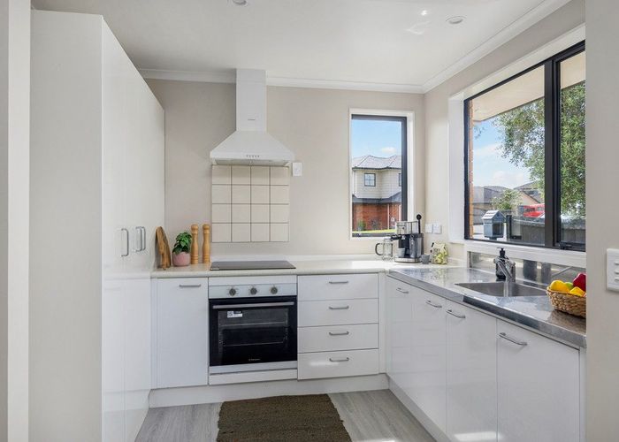  at 28 Misty Valley Drive, Henderson, Waitakere City, Auckland