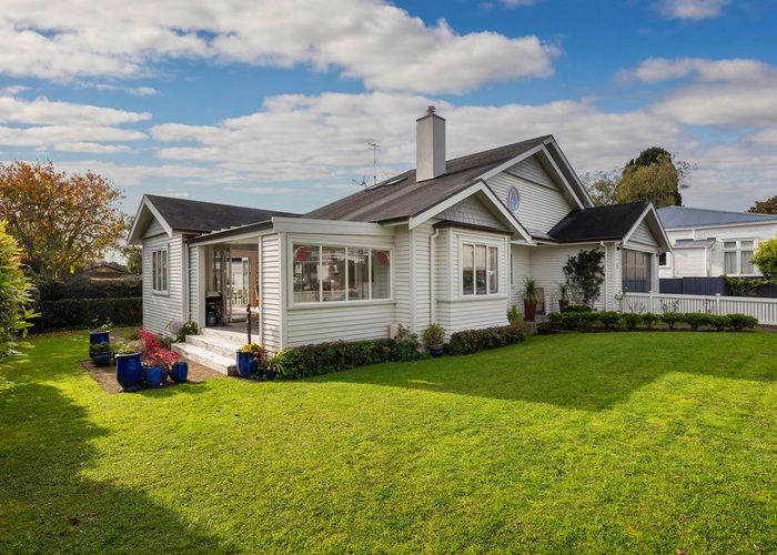  at 8 Bennett Street, Mount Albert, Auckland