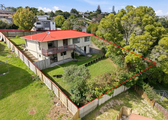  at 38 Oaktree Avenue, Browns Bay, North Shore City, Auckland