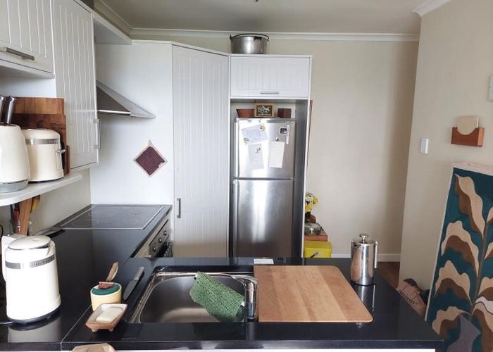  at 2/33  Kainui Road (Downstairs), Hataitai, Wellington, Wellington