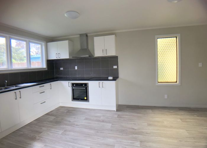  at 8 Binsted Rd, New Lynn, Waitakere City, Auckland