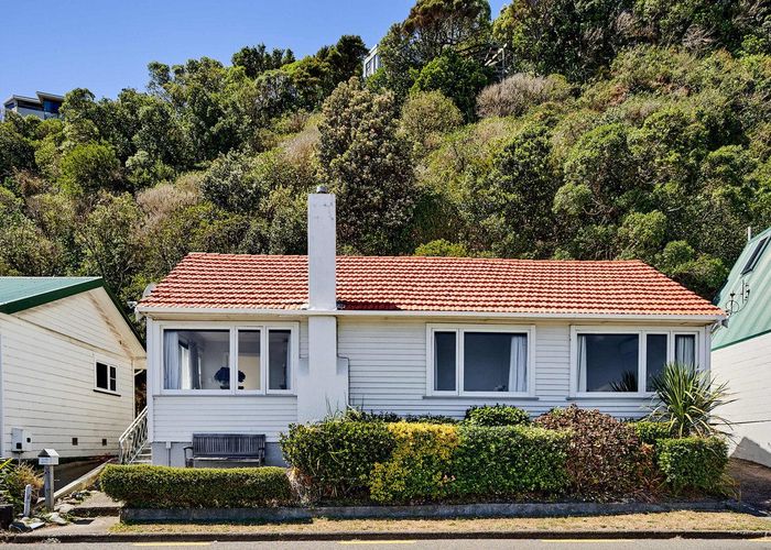  at 32 Moana Road, Plimmerton, Porirua, Wellington