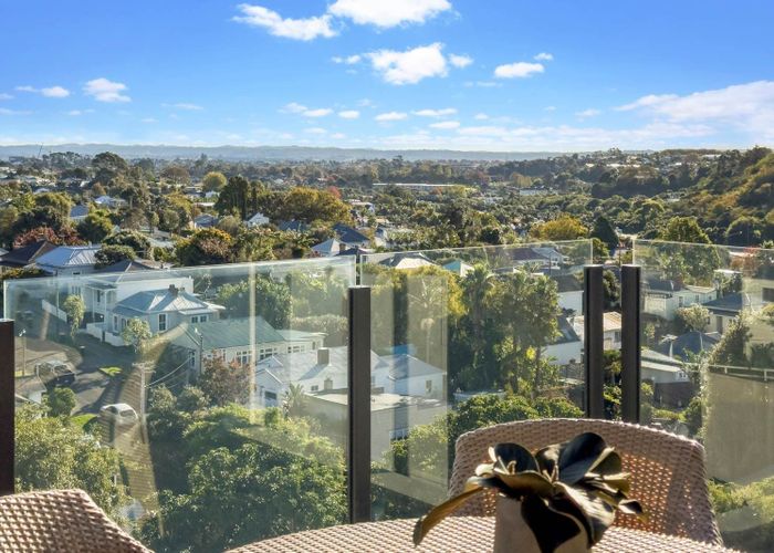  at 402/8 Central Road, Kingsland, Auckland