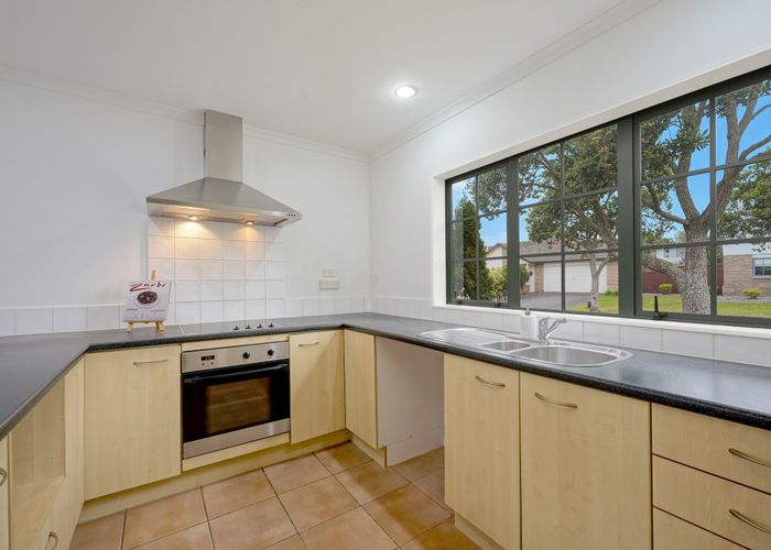  at 32 Espalier Drive, Henderson, Waitakere City, Auckland