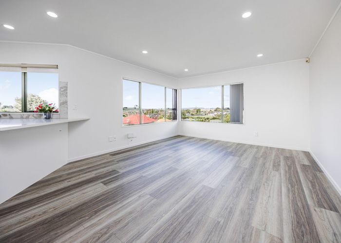  at 2/14 Kells Place, Botany Downs, Manukau City, Auckland