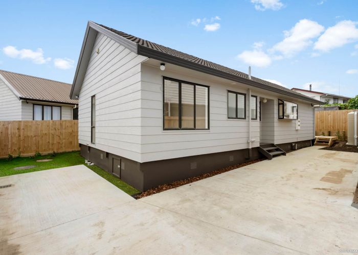  at 3 De Quincey Terrace, Highland Park, Auckland
