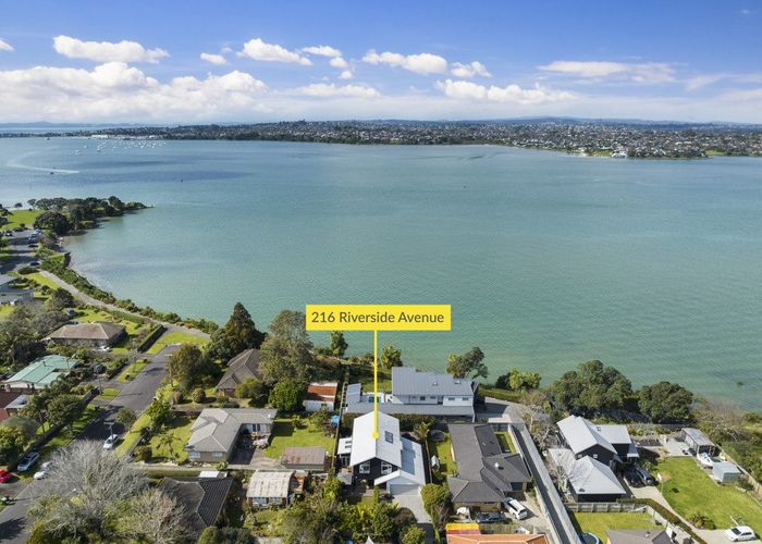  at 216 Riverside Avenue, Point England, Auckland