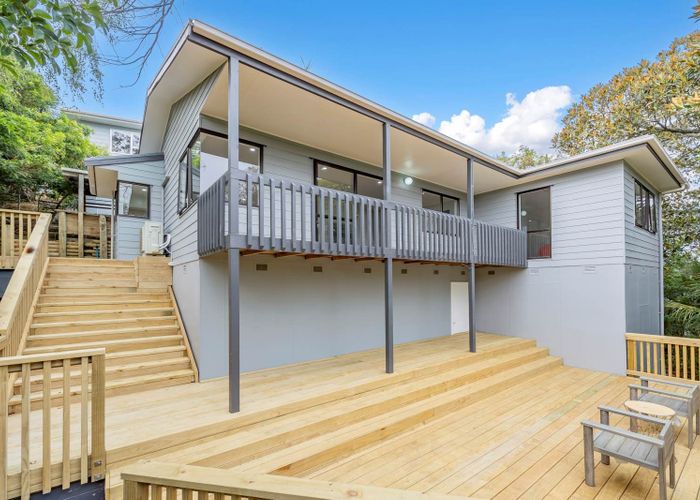  at 2/16 Mistletoe Place, Browns Bay, Auckland