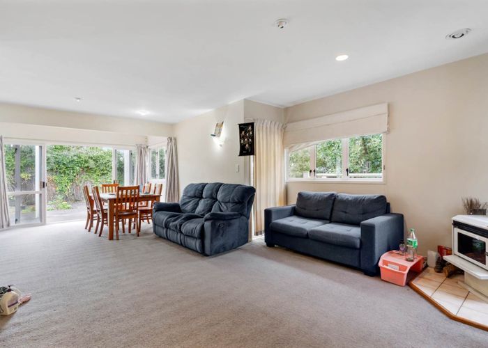  at 2/21 Calypso Place, Rothesay Bay, North Shore City, Auckland