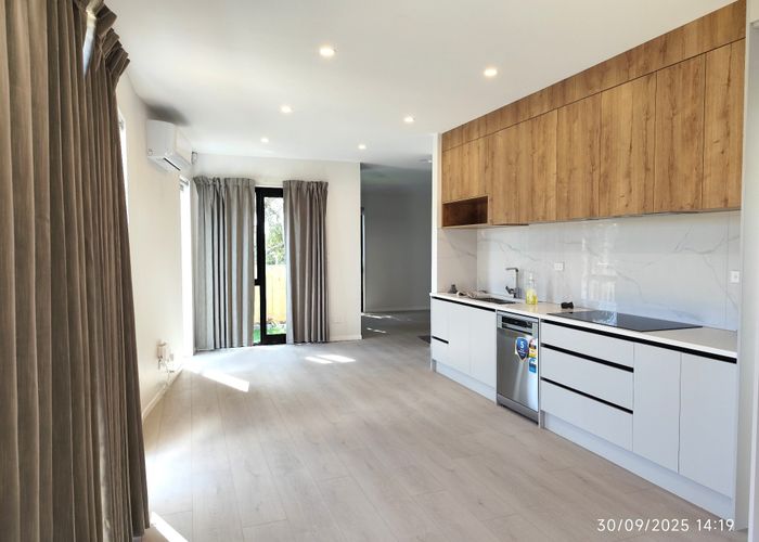  at 4 Chatsworth Crescent, Pakuranga Heights, Manukau City, Auckland