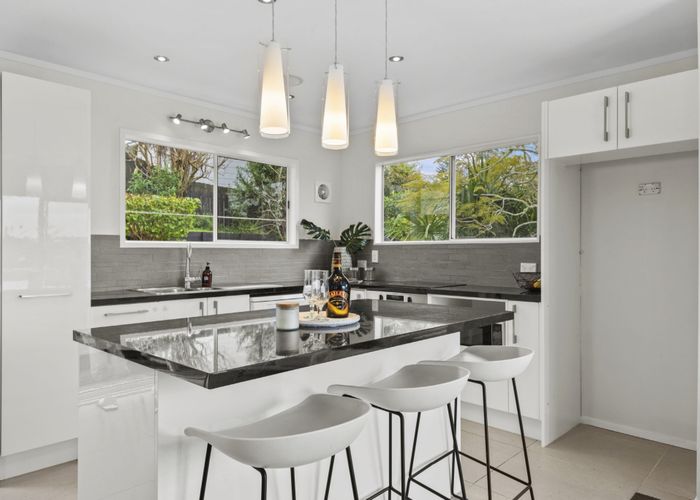  at 92 Stapleford Crescent, Browns Bay, Auckland