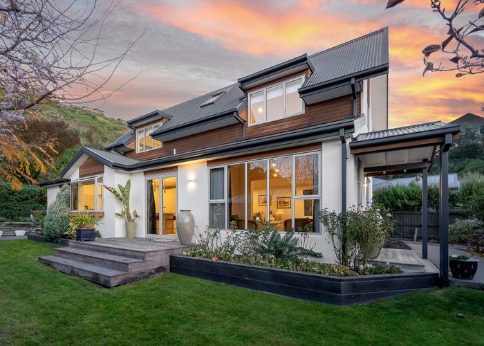  at 2/33 Basil Place, Mount Pleasant, Christchurch