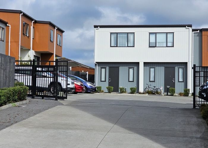  at 9/6 Kereru Street, Henderson, Auckland