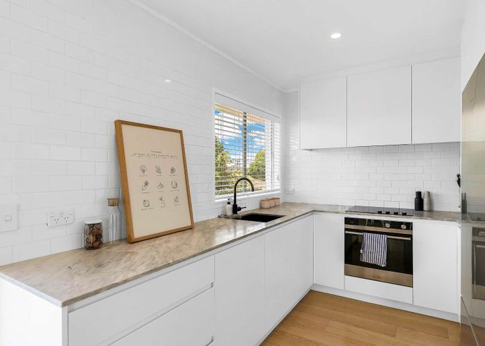  at 2/267 Meola Road, Point Chevalier, Auckland