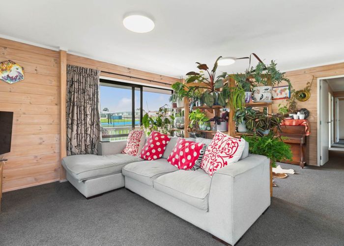  at 1/27 St Leonards Road, Kelston, Waitakere City, Auckland