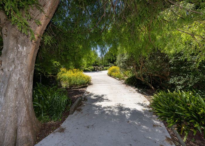  at 90-92 Kiwi Road, Raumati Beach, Kapiti Coast, Wellington