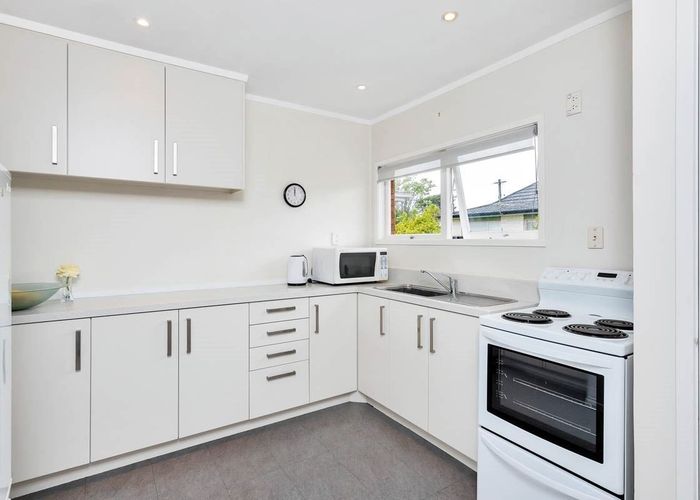  at 2/4 Waterloo Road, Milford, Auckland