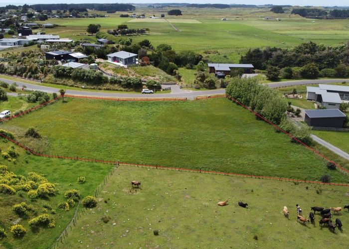 For sale 30 Strathnaver Drive, Waikawa Beach, Horowhenua, Manawatu / Whanganui homes.co.nz