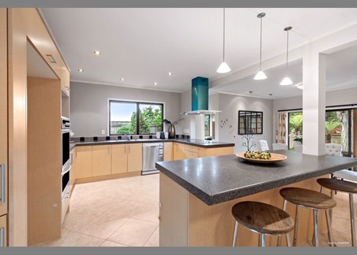  at 16 Cobblestone Lane, Hillcrest, Auckland
