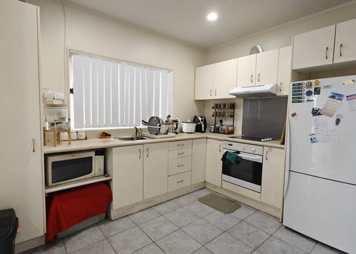  at 3 Butia Avenue, Henderson, Waitakere City, Auckland