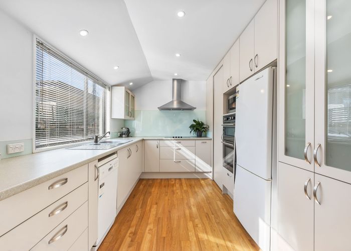  at 6B St Leonards Square, Sumner, Christchurch City, Canterbury