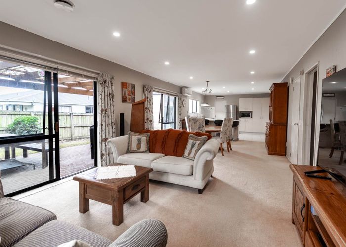  at 12 Skybird Place, Glen Eden, Waitakere City, Auckland